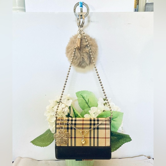 Burberry Nova Check Kisslock Compact Wallet - Picture 2 of 16